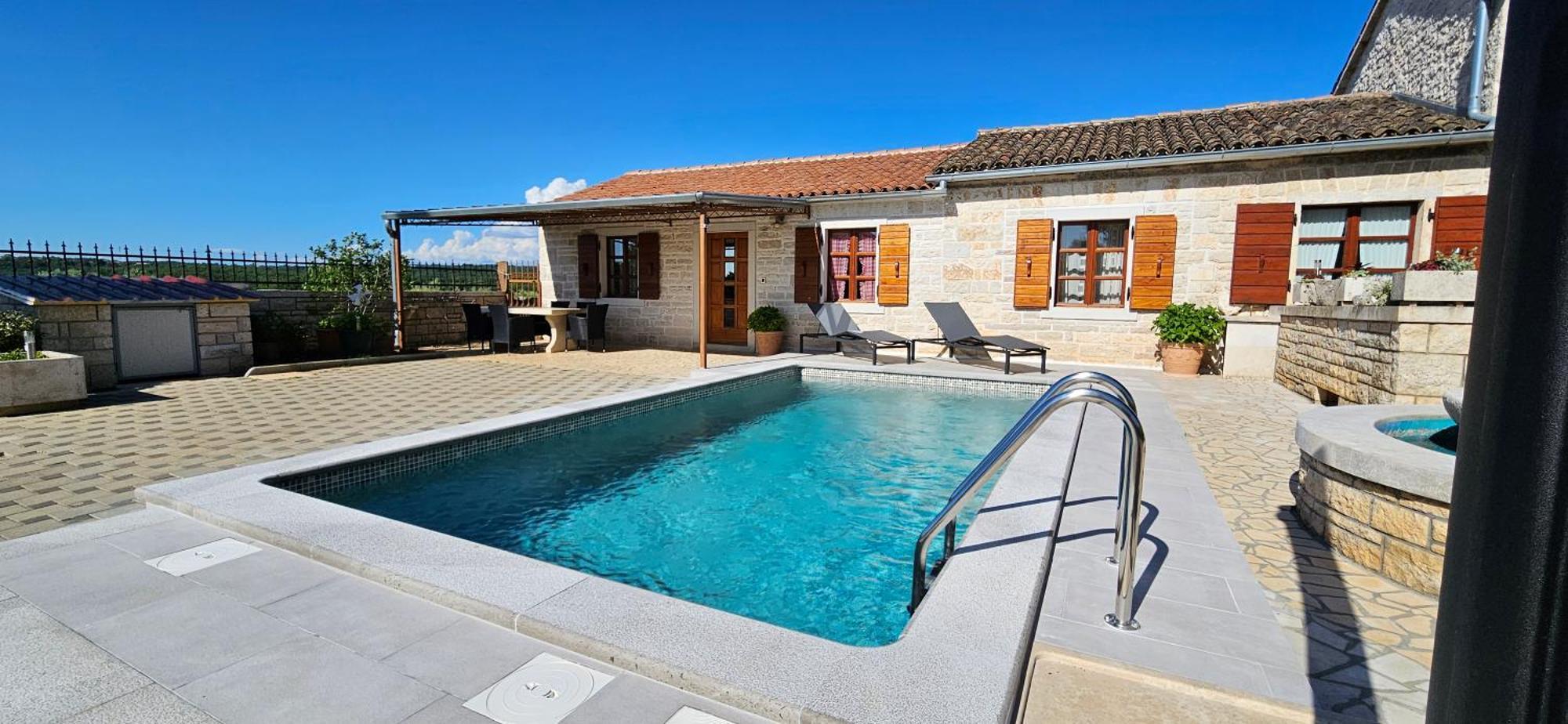 Apartments Vesna With Pool - New! Sveti Lovreč Pazenatički Rom bilde