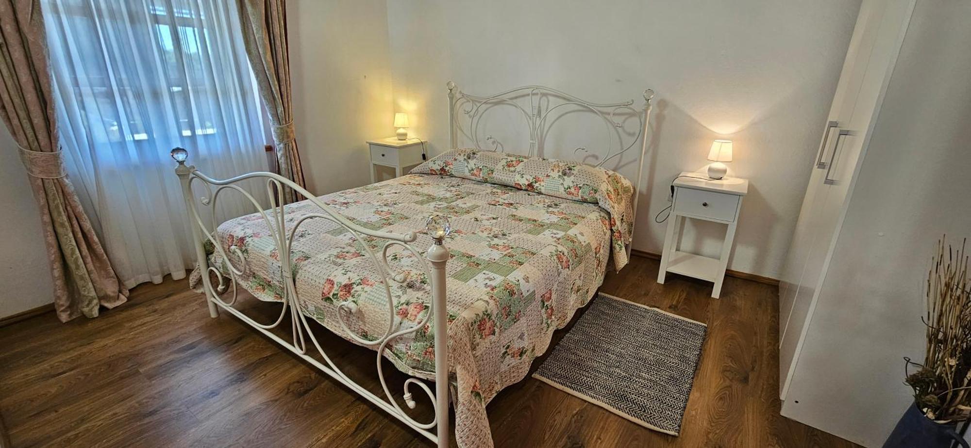 Apartments Vesna With Pool - New! Sveti Lovreč Pazenatički Rom bilde