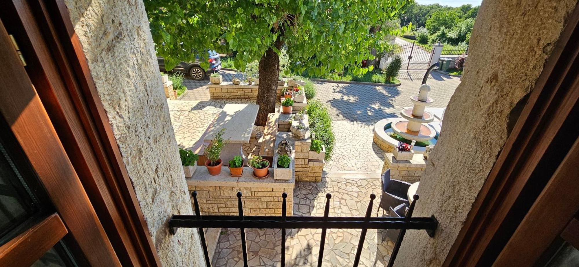 Apartments Vesna With Pool - New! Sveti Lovreč Pazenatički Rom bilde