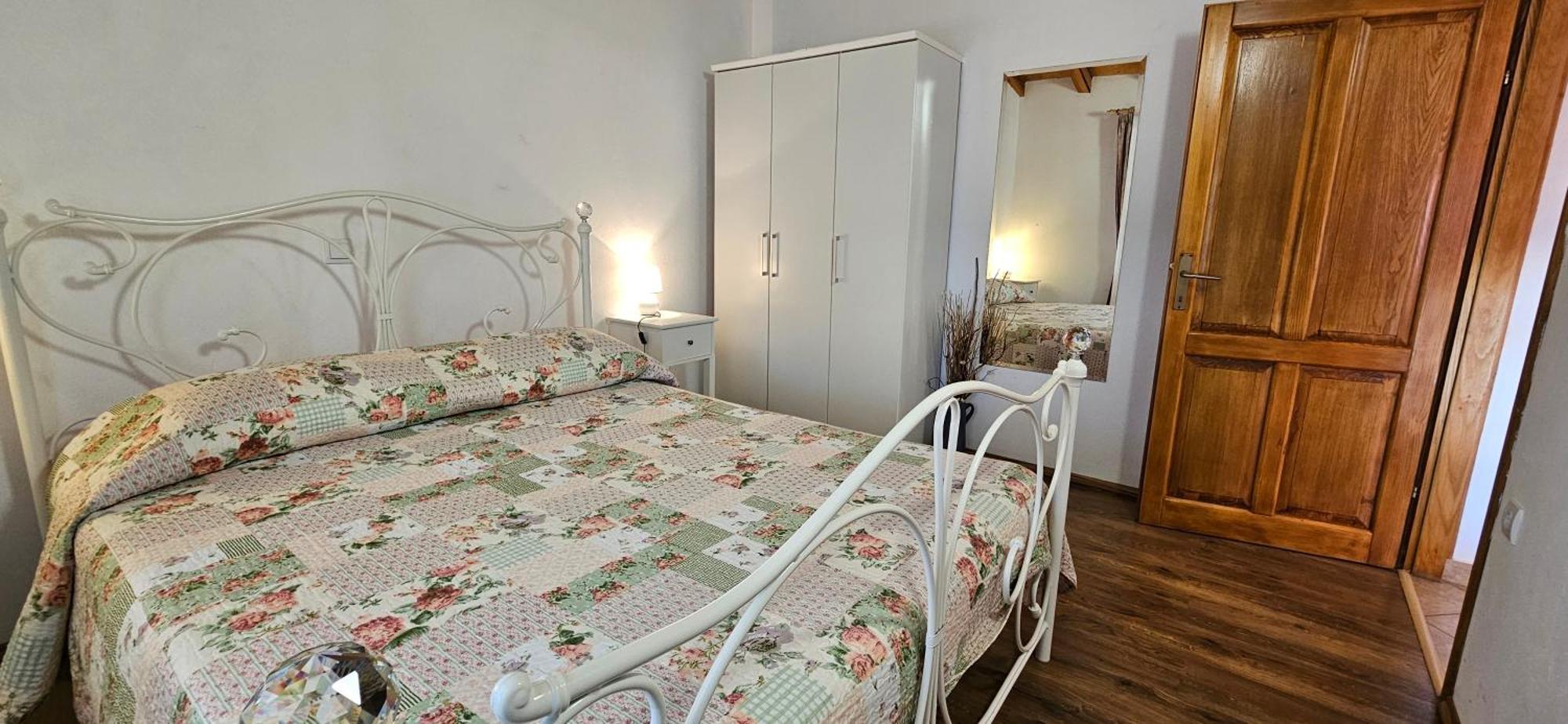 Apartments Vesna With Pool - New! Sveti Lovreč Pazenatički Rom bilde