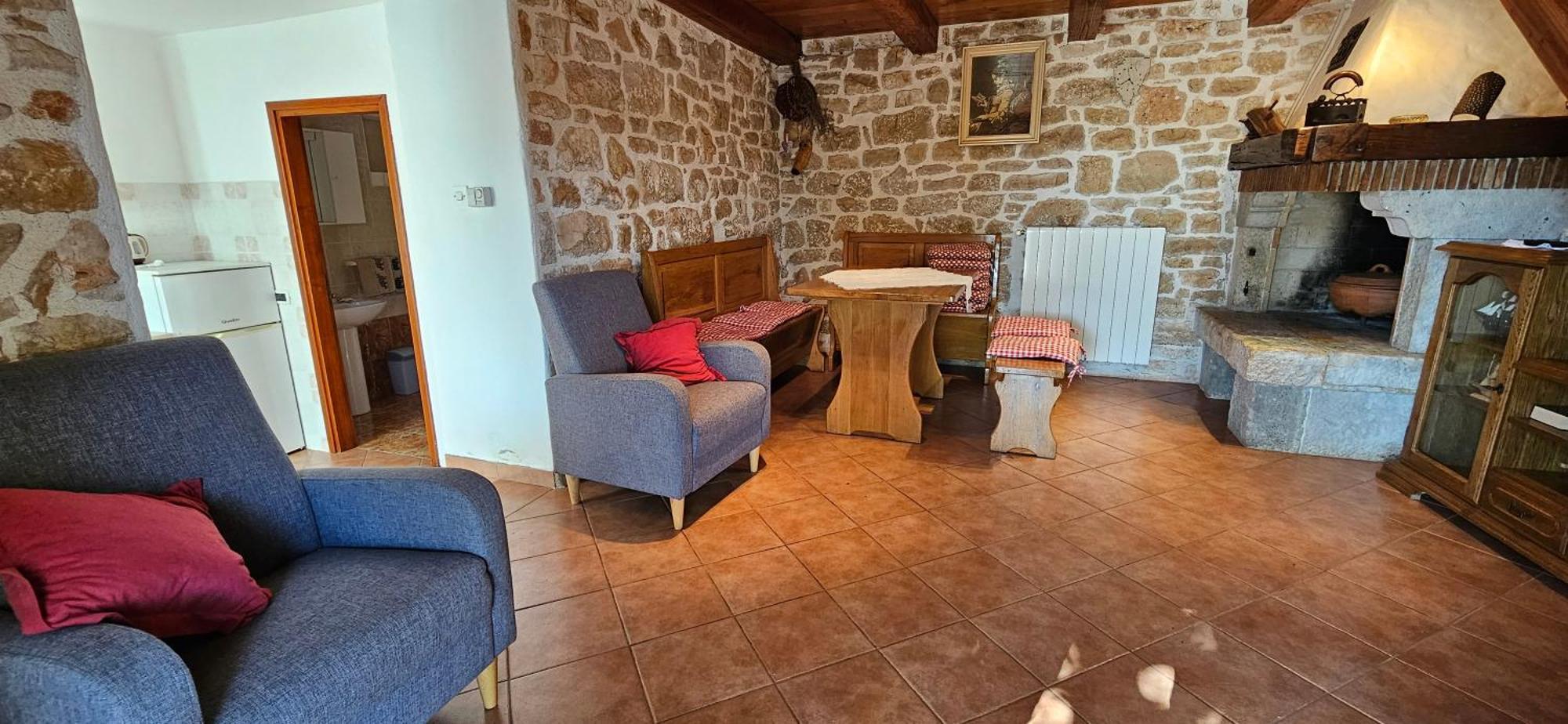 Apartments Vesna With Pool - New! Sveti Lovreč Pazenatički Rom bilde